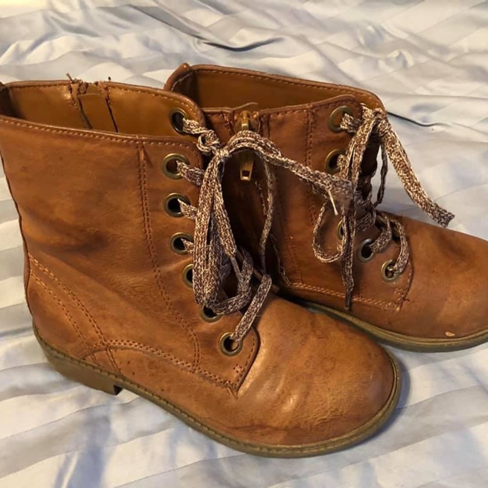 Girls Kids Cat & Jack Size 3 Combat Boots